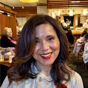 Meet your Posher, Cynthia